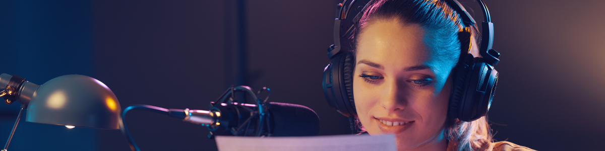 Bandeau DU podcast jeune fille avec casque