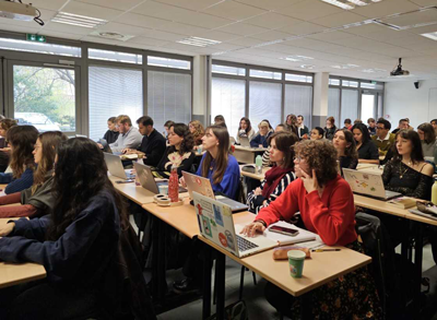 Etudiants en journalisme ejcam